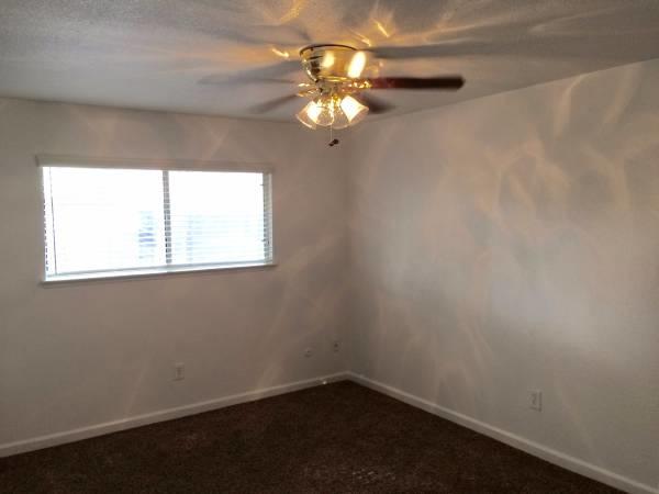 1400ft2 - 3Bdrm/2Bath fireplace laundry room new appliances large backyard hide this posting res