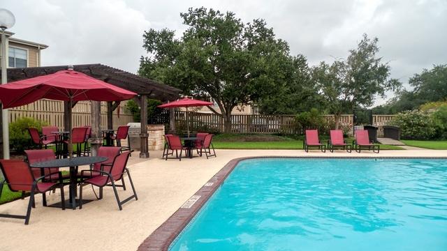 1 bedroom Apartment - Plantation Oaks is located in College Station. 600/mo
