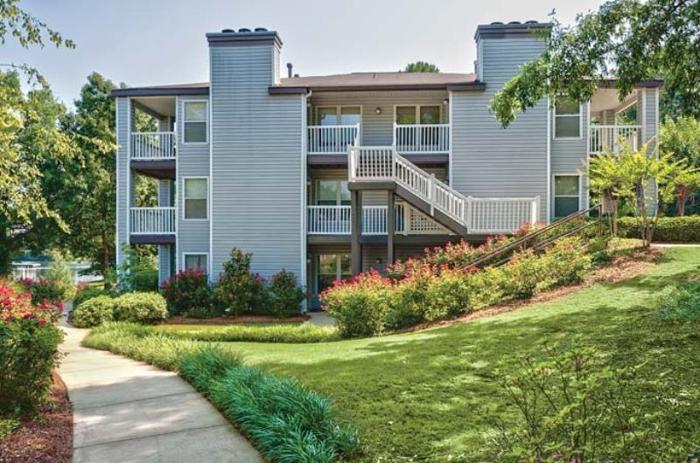 1br 1 bd/1 bath Colonial Village at Inverness apartments offers 1 2 and 3 bedroom homes with luxur...