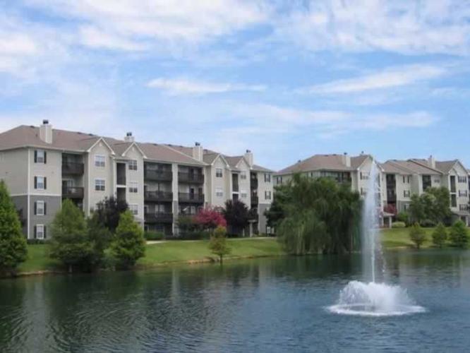1br 1 bd/1 bath Located in the heart of Cordova surrounded by a beautiful 17-acre lake! Within minu...