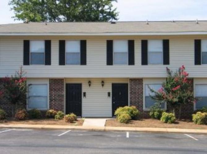 1br 1 bd/1 bath Next Door to the Redstone Arsenal and Parkway Place Mall close to I-565 and Memorial...