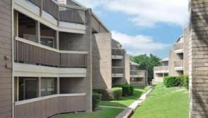 1br 1 bd/1 bath The Broadmoor offers one and two bedroom apartments for rent in Austin TX. Its loca...