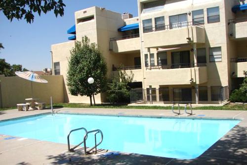 1br Awesome Spacious 1 bed! Pool great views! Move in special!