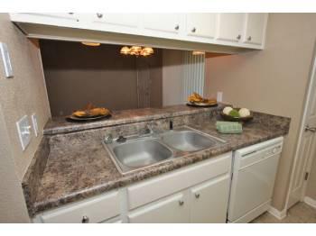 1br Great Location! Convenient to Everything!
