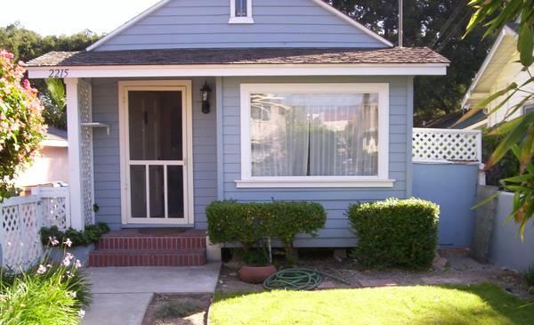 1br Pet Friendly Adorable Cottage w Yard laundry and off street Parking