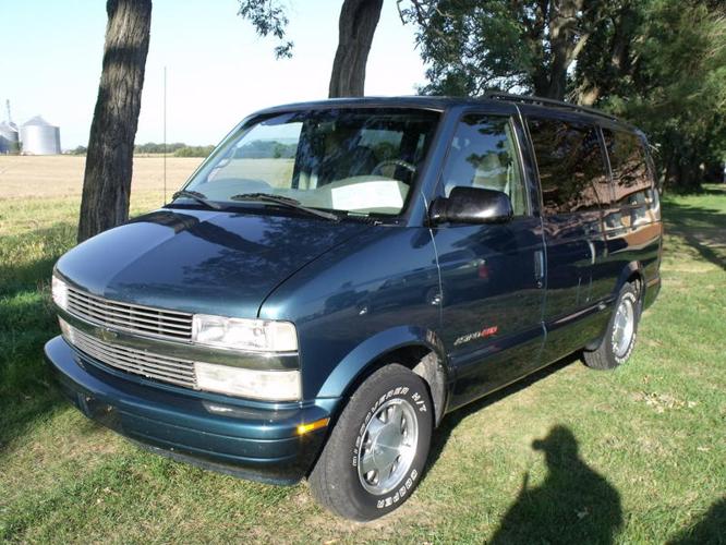 2000 Chevy Astro Van AWD Loaded Captains V6 97K Clean!