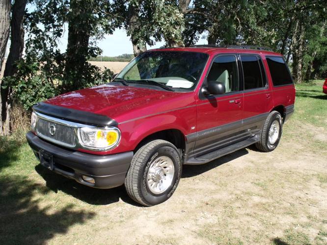 2000 Mercury Mountaineer AWD V8 77K Act! Loaded Moonroof Perfect!