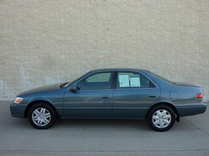 2001 Toyota Camry LE 120k 2 owners No accidents reported to carfax