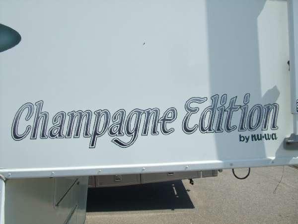 2003 HitchHiker CHAMPAGNE M-35 CKQG Fifth Wheel