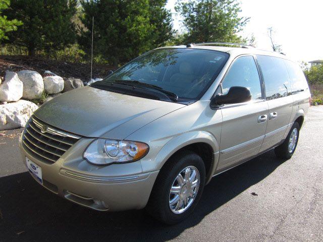 2005 Chrysler Town & country limited 2056