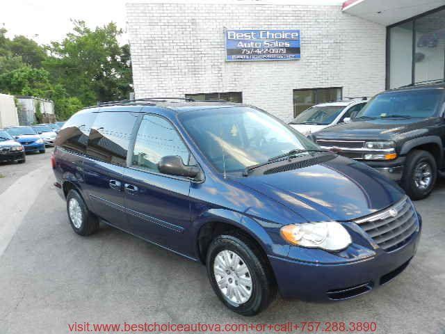 2005 Chrysler Town & Country LX - 3495 - 66564806