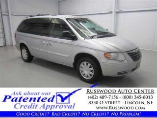 2005 Chrysler Town & country R5921A