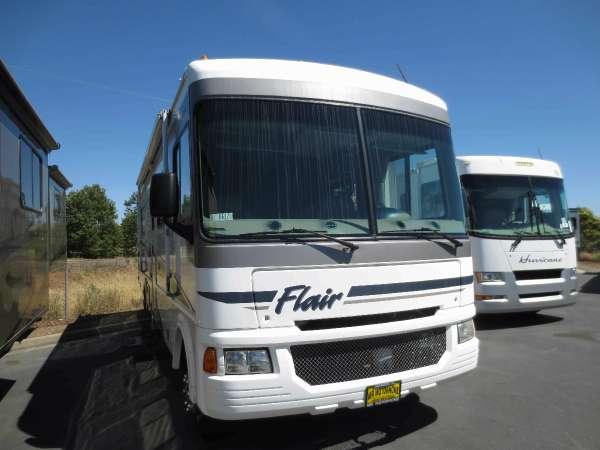 2005 Fleetwood Flair Front Gas