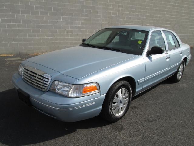 2005 FORD Crown Victoria 4dr Sdn LX