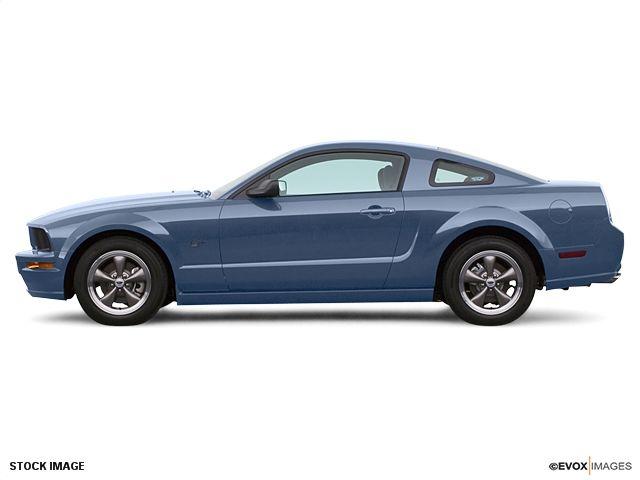 2005 Ford Mustang v6 deluxe 8241