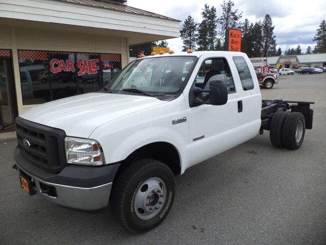 2005 Ford Super Duty F-350 DRW 4WD SuperCab Chassis Powerstr