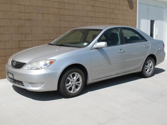 2005 TOYOTA Camry 4dr Sdn LE V6 Auto POWER WINDOWS AIR CONDITIONING