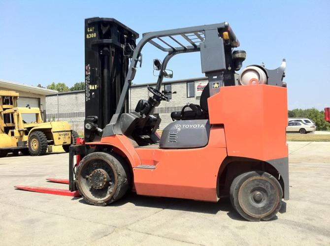 2007-Toyota 12000lbs forklift
