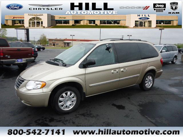 2007 chrysler town and country touring low mileage 6873a gold