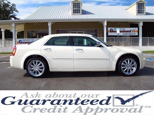 2010 Chrysler 300 4dr Sdn Touring Signature RWD