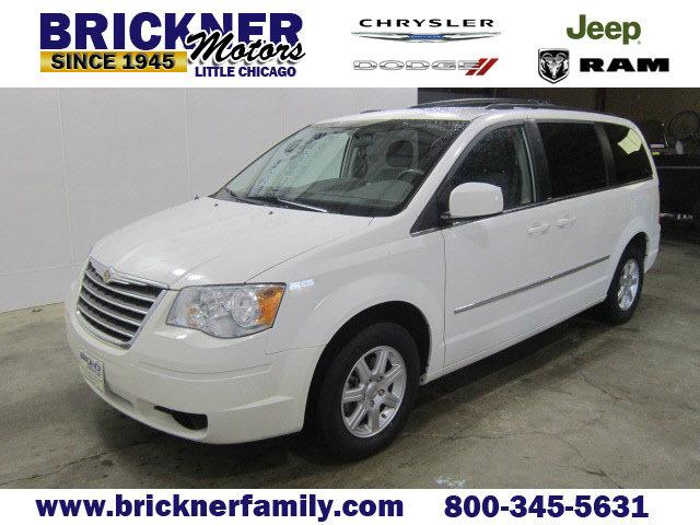 2010 chrysler town and country touring 7370a automatic