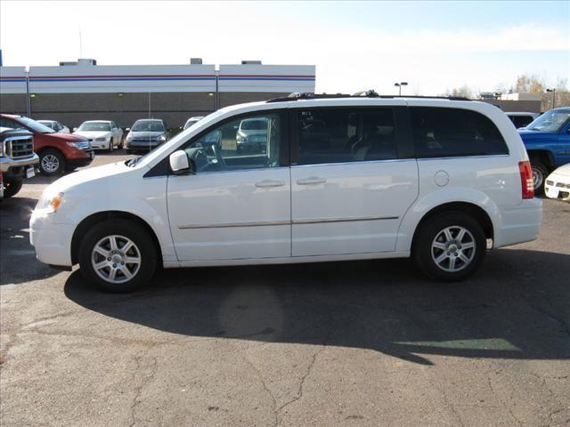 2010 Chrysler Town and country touring 91550