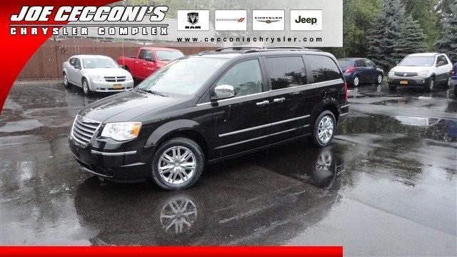 2010 Chrysler Town & country 12111A