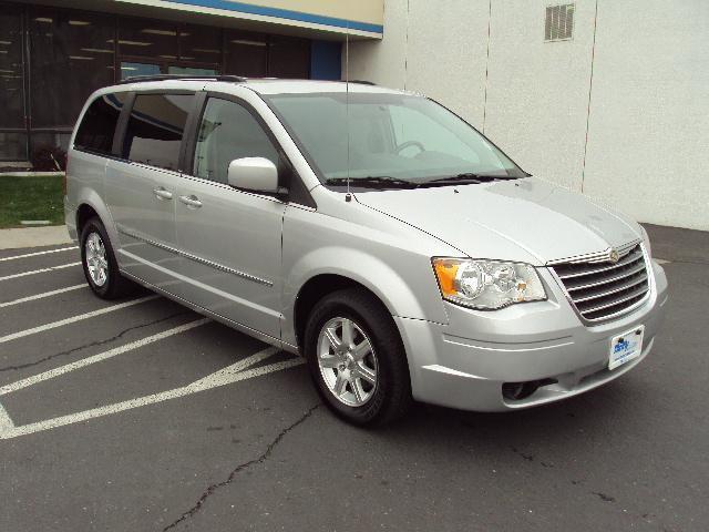 2010 chrysler town & country