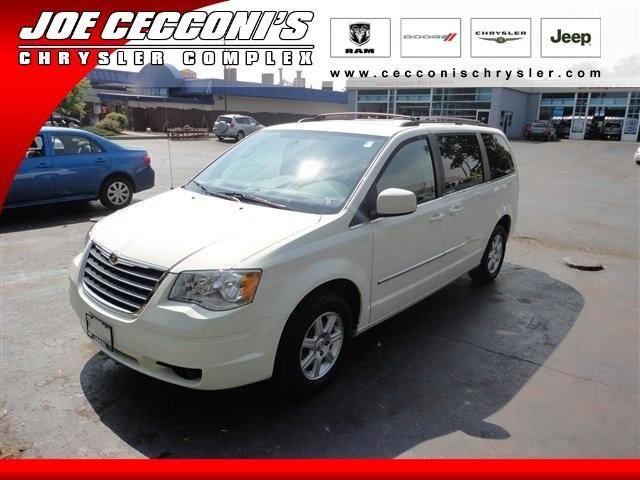 2010 Chrysler Town & country 3902P