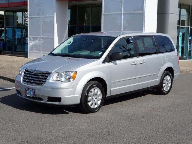 2010 Chrysler Town & Country LX - 12997 - 66470203