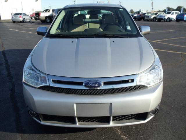 2010 FORD Focus 4dr Sdn SEL