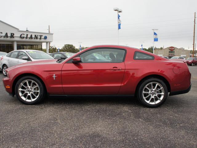 2010 Ford Mustang COUPE