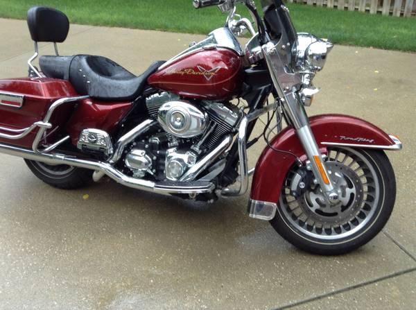 2010 Harley Davidson FLHRC Road King Touring in Springfield IL