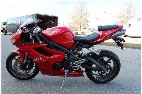 2010 Triumph DAYTONA 675 There's no doubting what this bike has been built for!