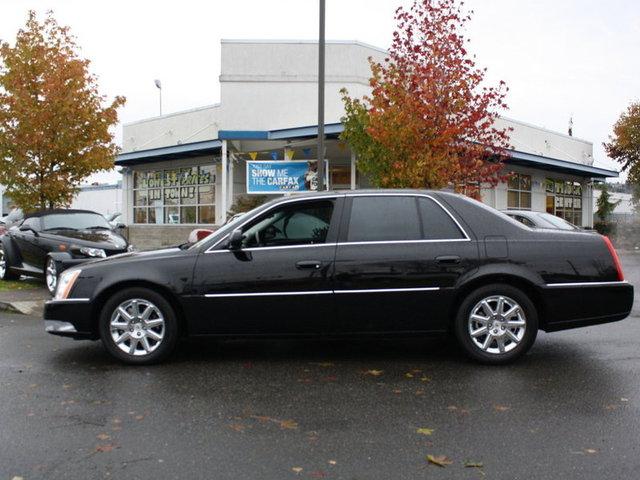 2011 CADILLAC DTS 4dr Sdn Premium Collection