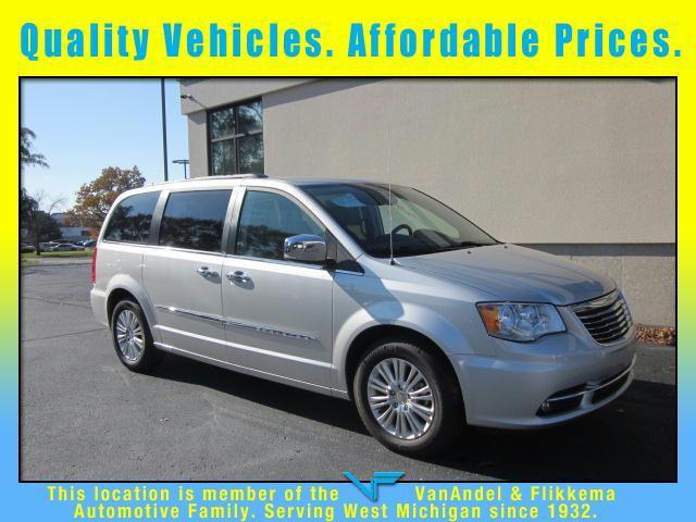 2011 chrysler town & country 4dr wgn touring-l low mileage c13267 black