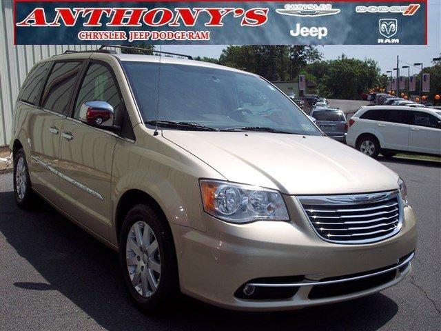 2011 Chrysler Town Country Touring-L