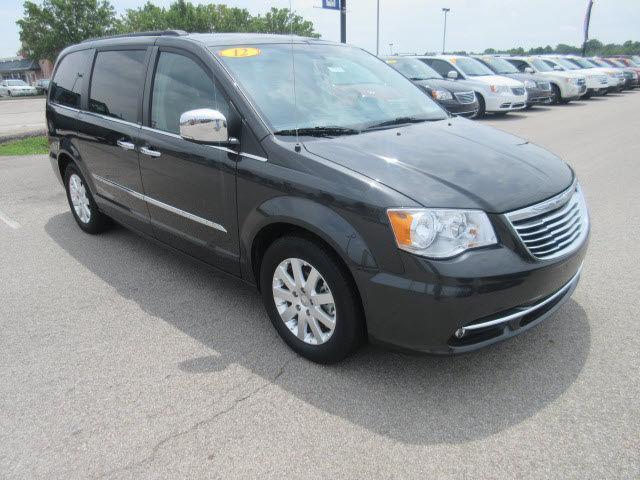 2012 Chrysler Town & Country Touring - 18625 - 66636331