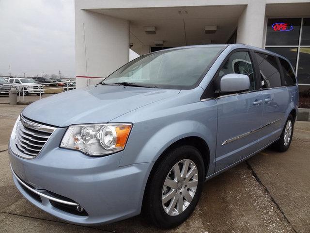 2013 Chrysler Town & Country Touring - 23900 - 40385113