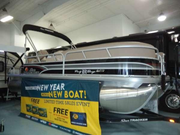 2015 Sun Tracker Party Barge 22 XP3 Pontoons