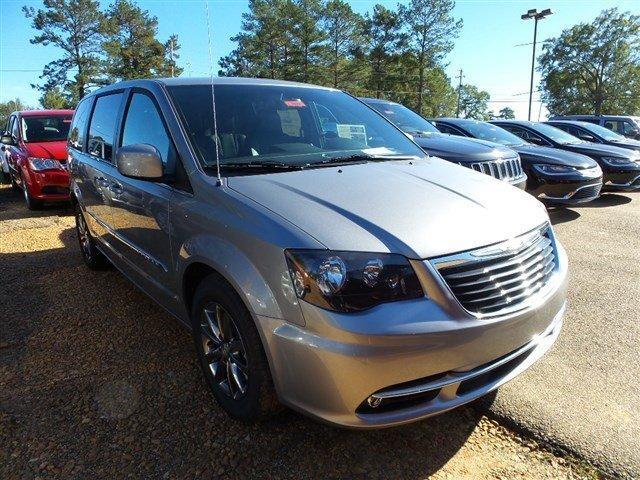 2016 Chrysler Town & Country S - 35935 - 66599546