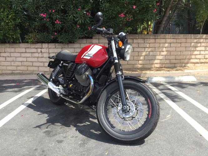 2016 Moto Guzzi V7 II Special ABS Rosso Essetre Standard/Naked