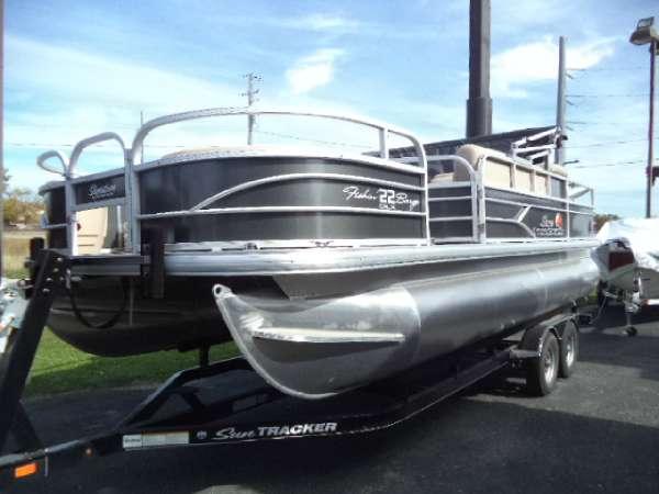 2016 Sun Tracker Fishin#39; Barge 22 DLX Pontoons