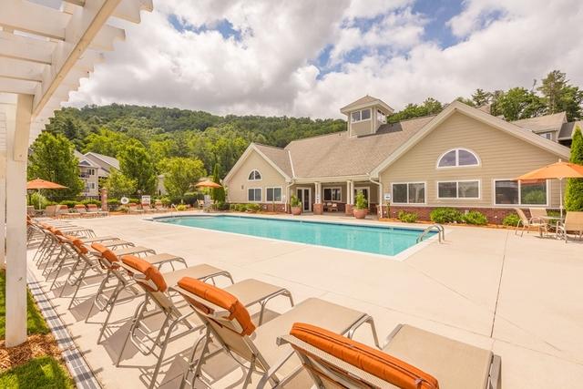 2 bedrooms Apartment - Located near the Blue Ridge in Asheville NC.