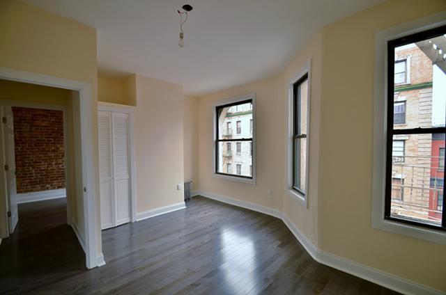 2 Roommates Needed Beautiful 4BR apt w/ Washer And Dryer/ Washington Heights No Preference