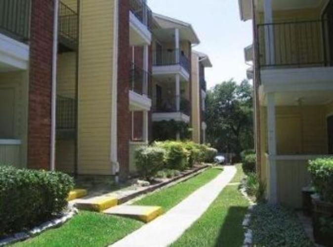 2br 2 bd/1 bath Chesapeake offers one and two bedroom apartments for rent in Austin TX. Its locatio...