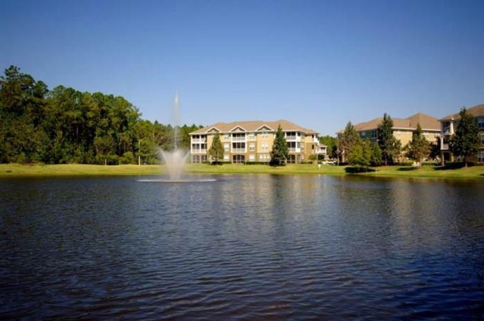 2br 2 bd/1 bath Situated within Fleming Island Plantation a master planned community located on ove...