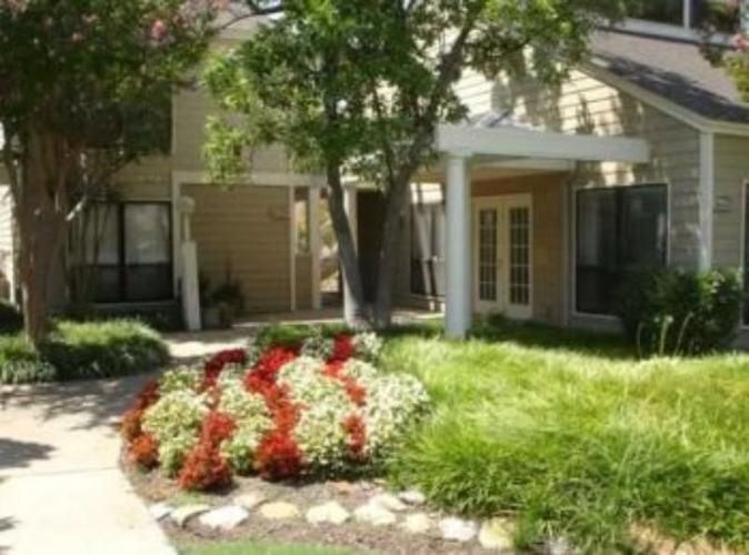 2br 2 bd/2 bath Located in the heart of East Memphis we offer unique 1 2 and 3 bedroom apartments a...