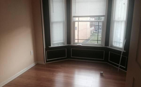 2br 2 BEDROOM IN MINT CONDITION. CENTRAL AC PLUS TONS OF EXTRAS