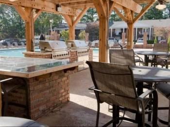 2br Beautiful renovated apartment Stainless steel appliances!